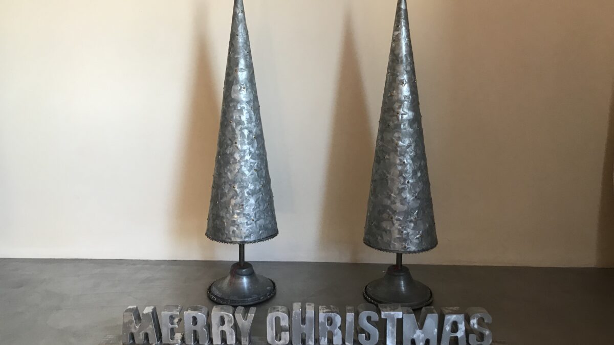 merry christmas tree sculpture