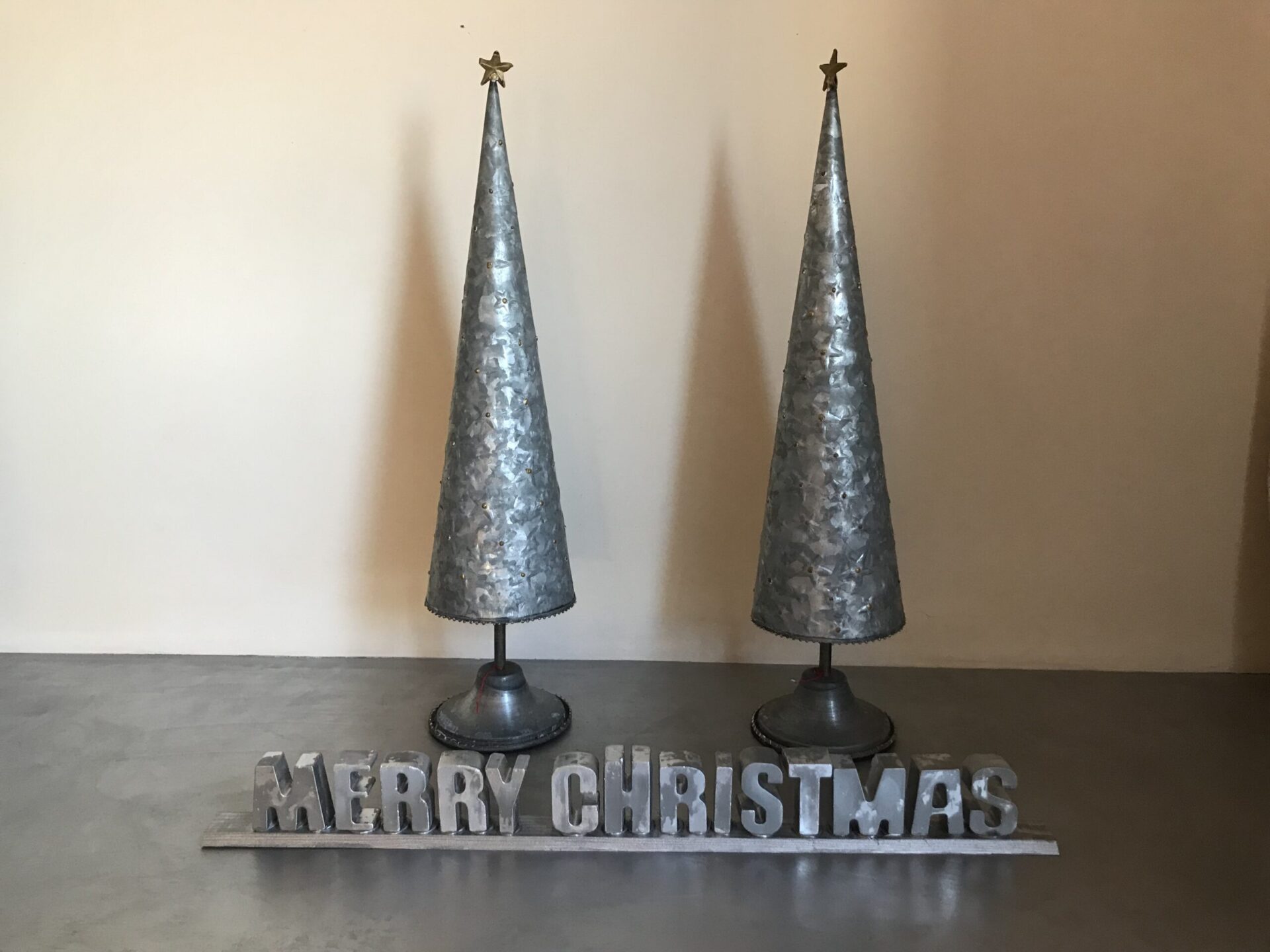merry christmas tree sculpture